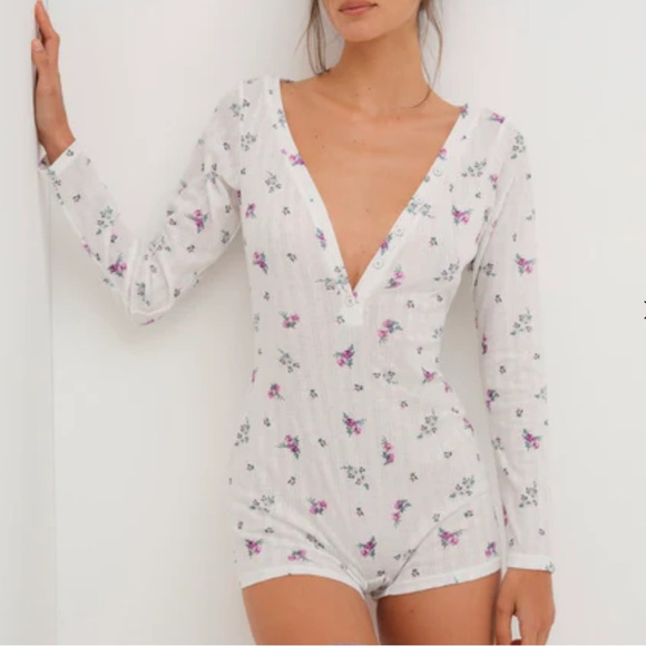 WHITE 🤍 FOR LOVE & LEMONS ONSIE - Picture 1 of 5